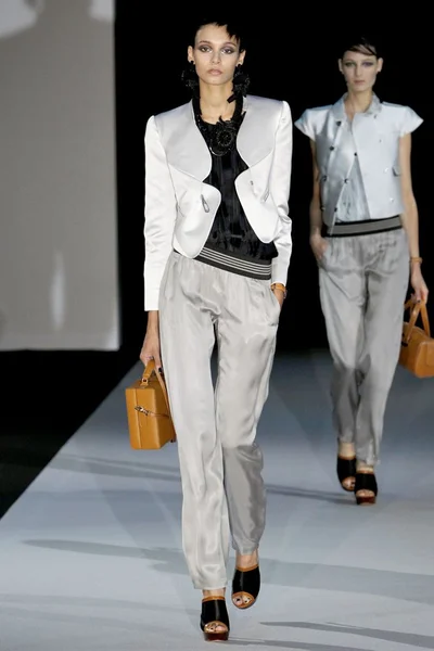 Look 16